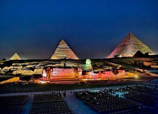 Sound & Light Show an den Pyramiden von Kairo aus